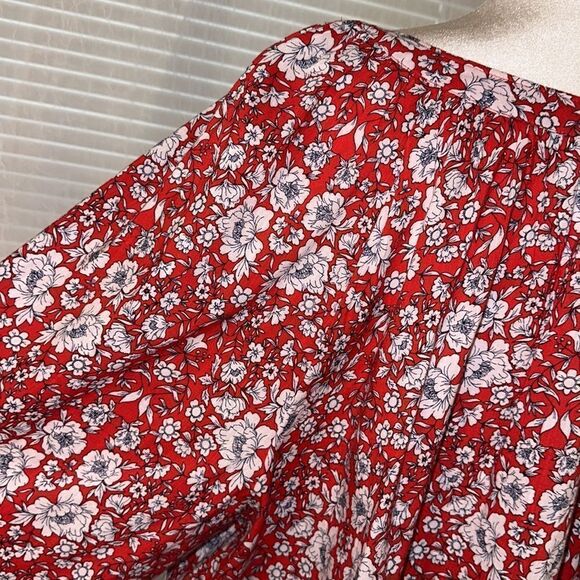 StJohn’s Bay 2X Classic All American Colors Red Blue White Floral V-Neck Blouse - Picture 8 of 12